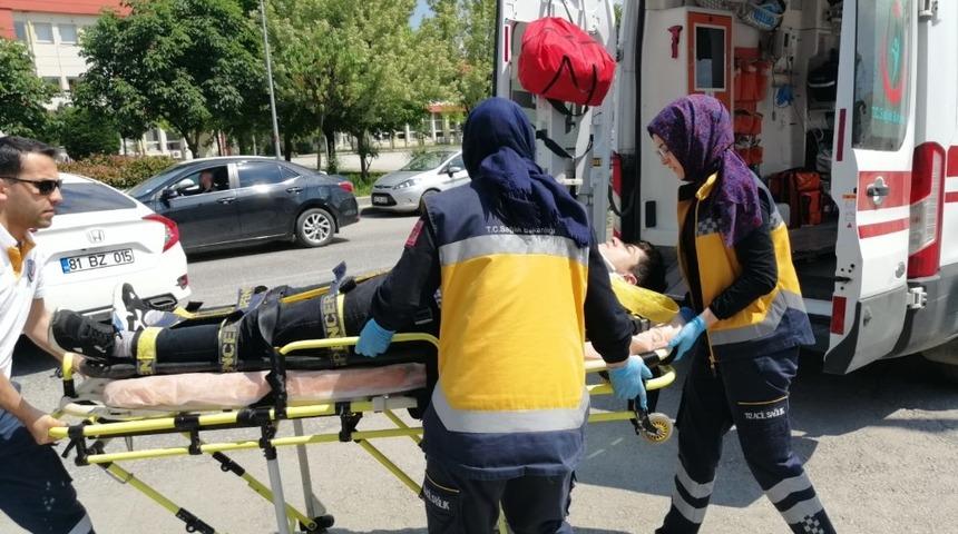 Motosiklet ile otomobil &ccedil;arpıştı: 1 yaralı