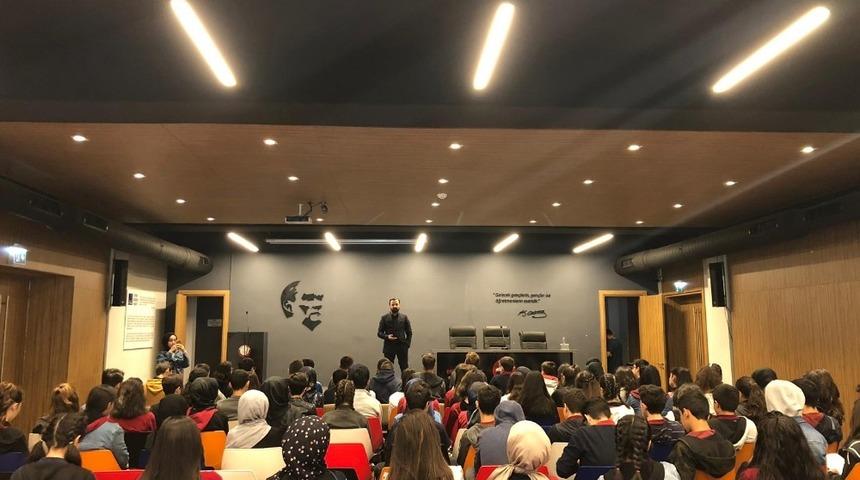 Baro Başkanı Akt&uuml;rk, Erzincan Lisesi &ouml;ğrencileriyle Kariyer S&ouml;yleşi Programında bir araya geldi