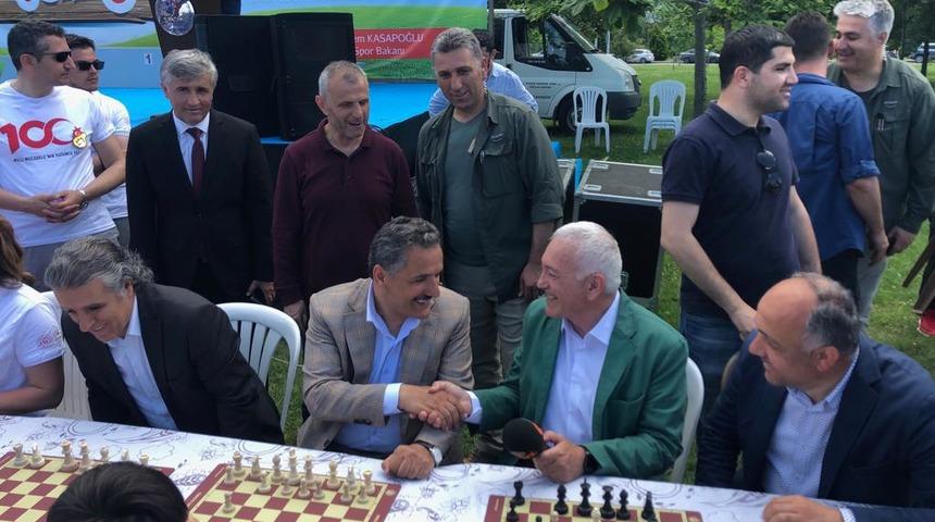 1919 kişi, satran&ccedil; oynadı