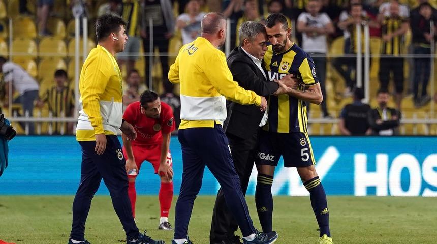 Kadıköy'de Mehmet Topal'a tepki!