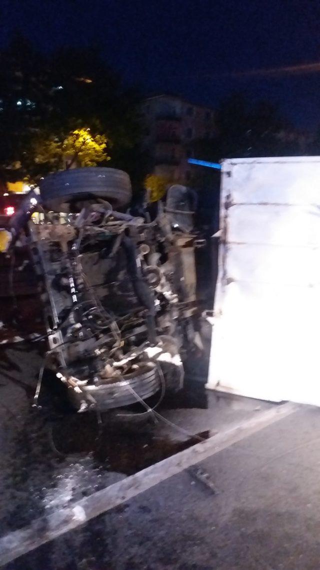 Avcılar'da feci kaza: Dizi seti için çalışan kamyonetin sürücüsü öldü