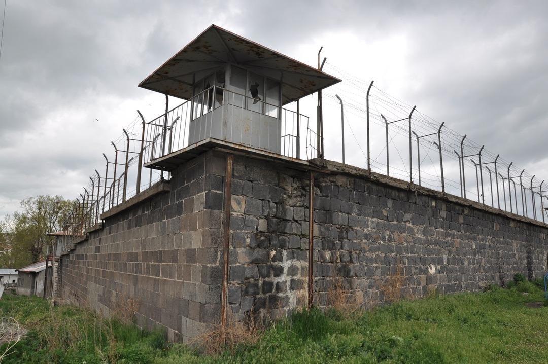 Kars Cezaevi yıkılıyor! Stalin'in kayınpederi de burada yatmış