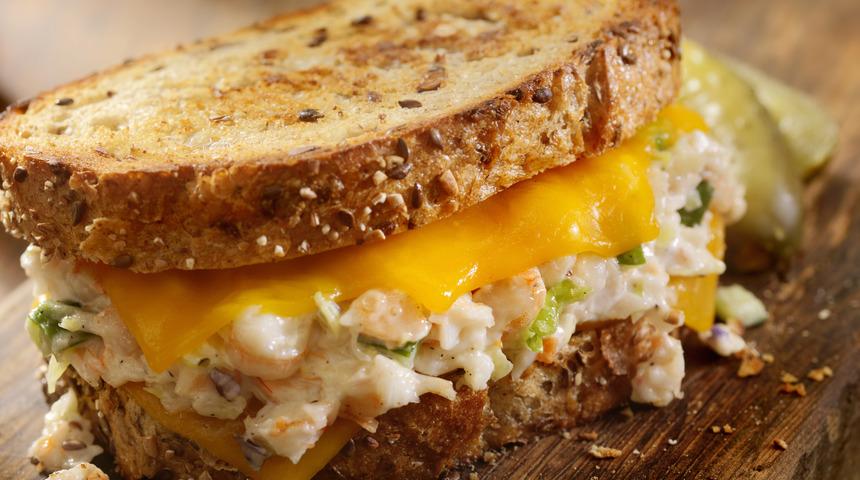 Peynirli ve Tonbalıklı Izgara Sandviç