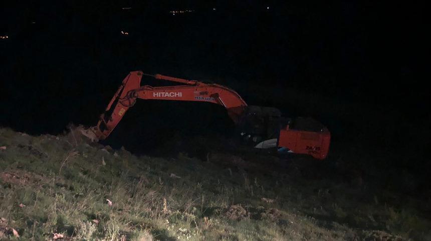 Kepçeyle define arayan 7 kişi suçüstü yakalandı!