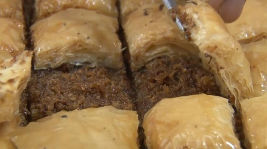 Cevizli baklavada ekmek kırıntısı 