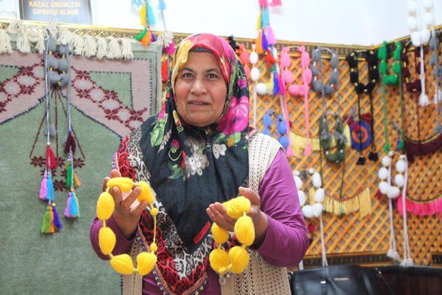 Şanlıurfa'da eşiyle birlikte kazazlık mesleğini yaşatıyor