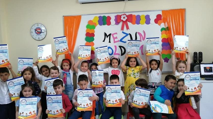 600 minik karne heyecanı yaşadı