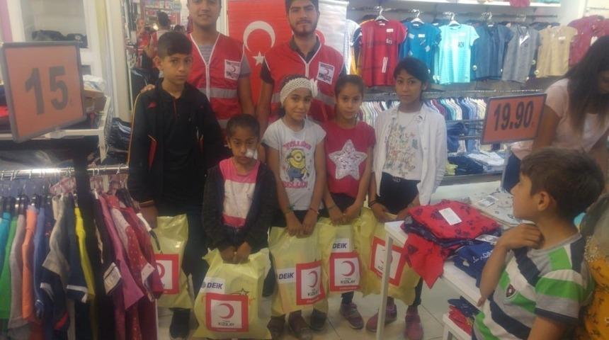 Kızılay Midyat Şubesi&rsquo;nden yetimlere giyecek yardımı