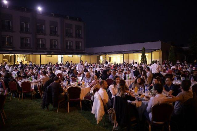 Gizemfrit ailesi iftarda buluştu