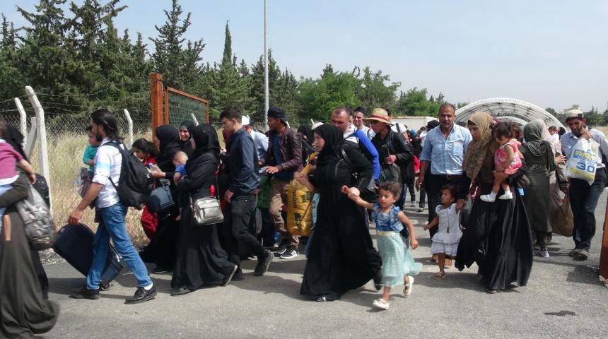 Bayram öncesinde 11 bin Suriyeli ülkesine geçti