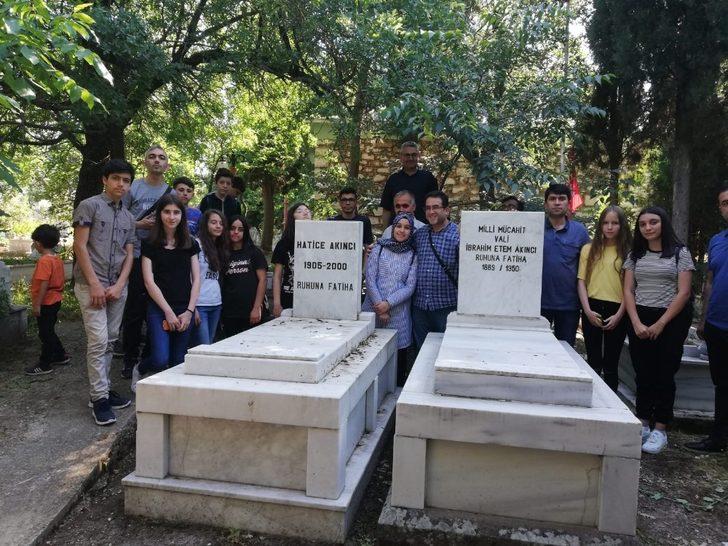 Gördeslilerden ’Şehit Makbule’ye vefa’ gezisi G1