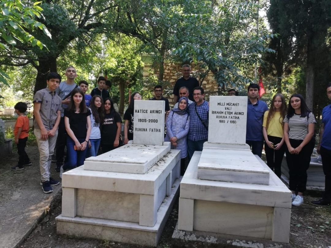 G&ouml;rdeslilerden &rsquo;Şehit Makbule&rsquo;ye vefa&rsquo; gezisi