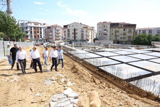 Başkan Bıyık, kapalı pazar yerinde incelemelerde bulundu