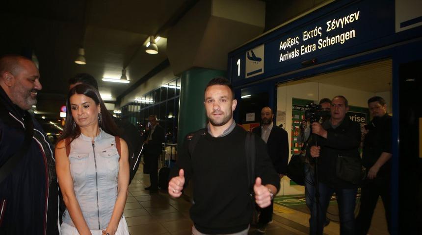Mathieu Valbuena Olympiakos ile sözleşme imzalamak için Yunanistan'a gitti