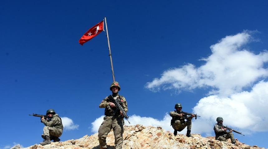 İlk kez görüntülendi! 3 bin 200 rakımda düşmana korku veriyorlar