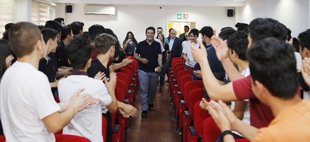 Başkan Gen&ccedil;&rsquo;ten Antalyaspor forması ve kaşkol jesti