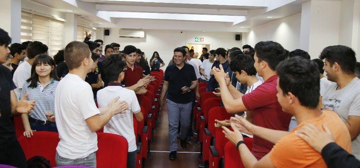 Başkan Genç’ten Antalyaspor forması ve kaşkol jesti G4