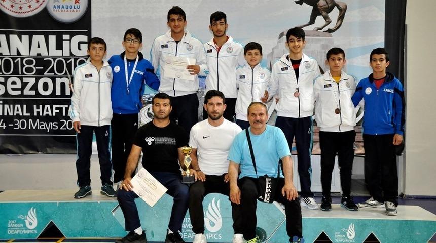 Osmaniye G&uuml;reş Takımı 3. oldu