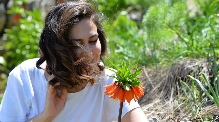 Tunceli'deki ters laleler g&ouml;renleri b&uuml;y&uuml;l&uuml;yor