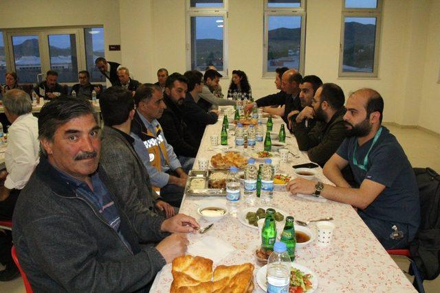 Sağlık çalışanları iftar programında bir araya geldi