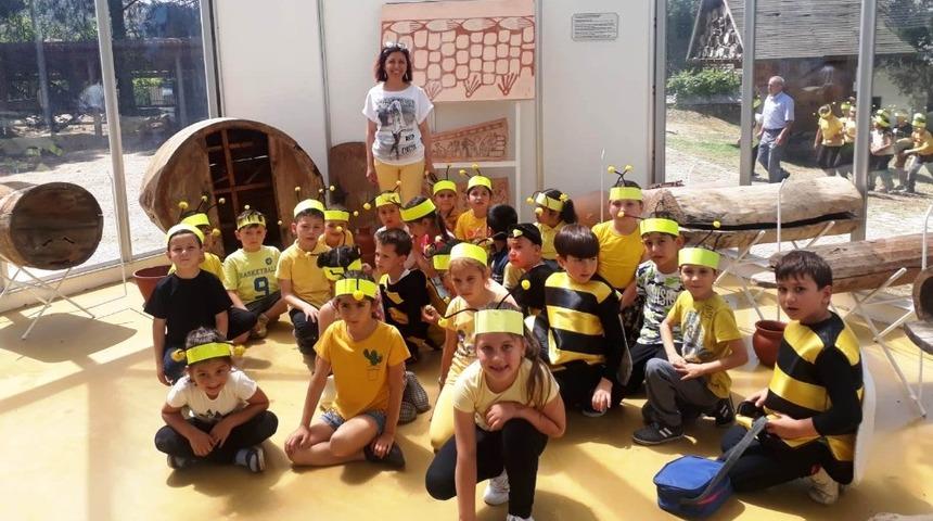 &Ccedil;ineli &ccedil;ocuklar B&uuml;y&uuml;kşehir Belediyesi Arıcılık M&uuml;zesi&rsquo;ni ziyaret etti