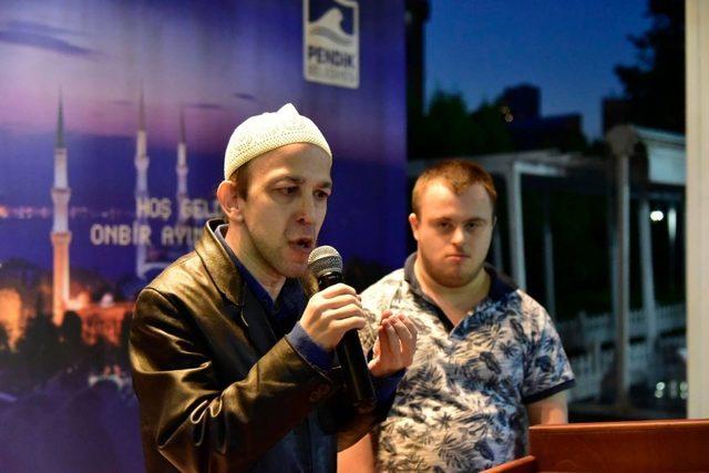 Pendik’de engelliler iftarında duygulandıran dua