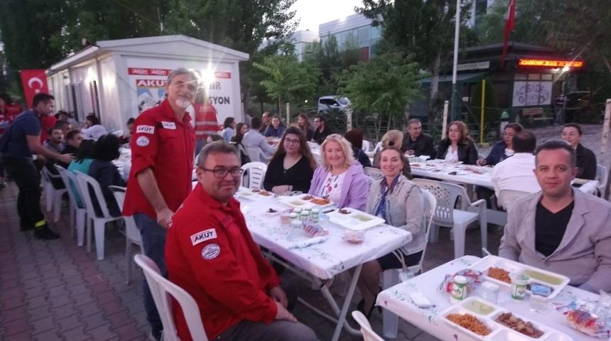 AKUT Eskişehir gönüllüleri geleneksel iftarda buluştu