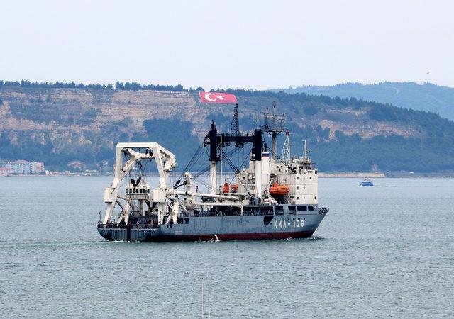 Rus askeri kurtarma gemisi, Çanakkale Boğazı'ndan geçti