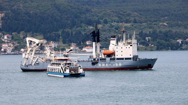 Rus askeri kurtarma gemisi, Çanakkale Boğazı'ndan geçti