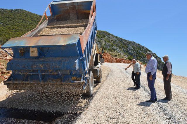 Kaş Bezirgan yolu asfaltlandı