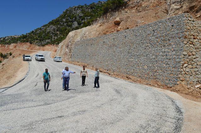 Kaş Bezirgan yolu asfaltlandı