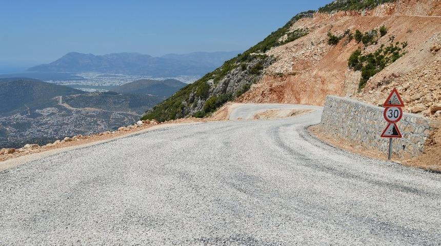 Kaş Bezirgan yolu asfaltlandı
