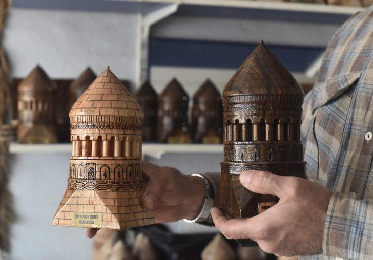 30 yıldır kümbetlerin maketini yapıyor G2