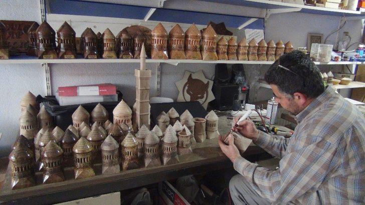30 yıldır kümbetlerin maketini yapıyor G4