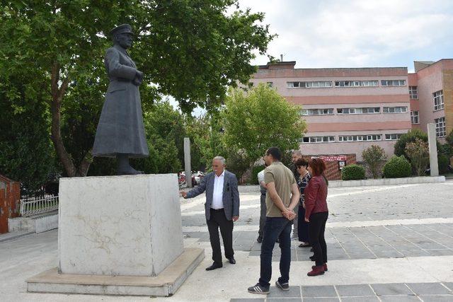 Başkan Gökhan, Cumhuriyet ve İskele Meydanı’nda incelemelerde bulundu