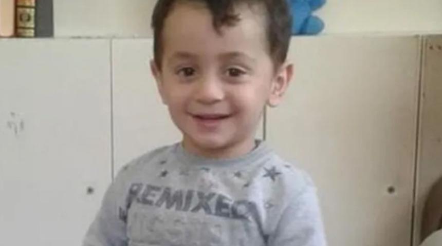 &Uuml;vey oğlunu d&ouml;verek &ouml;ld&uuml;rd&uuml;