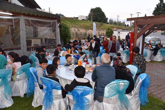 Dursunbey’de Kırsal Mahalle’de Yaşayan Çocuklara Özel İftar