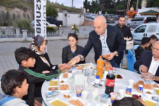 Dursunbey’de Kırsal Mahalle’de Yaşayan Çocuklara Özel İftar