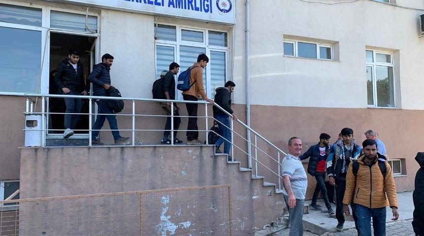 Edirne&rsquo;de 40 ka&ccedil;ak g&ouml;&ccedil;men yakalandı