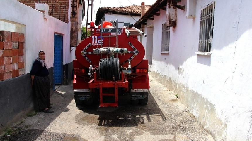 Ocakta unuttuğu yemek evi yakıyordu