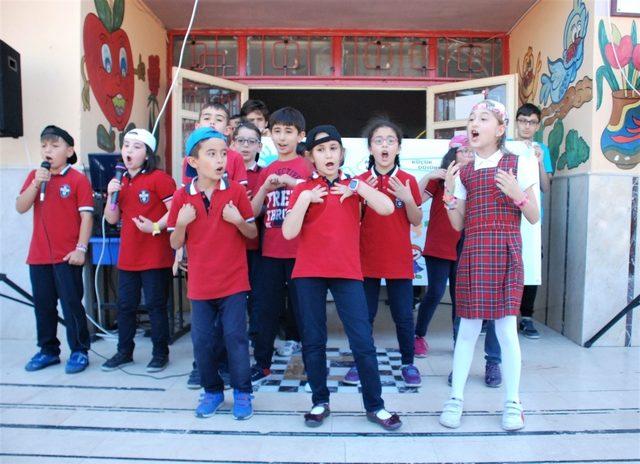 Bin &ouml;ğrenciden &rsquo;akran zorbalığına&rsquo; raplı tepki 2