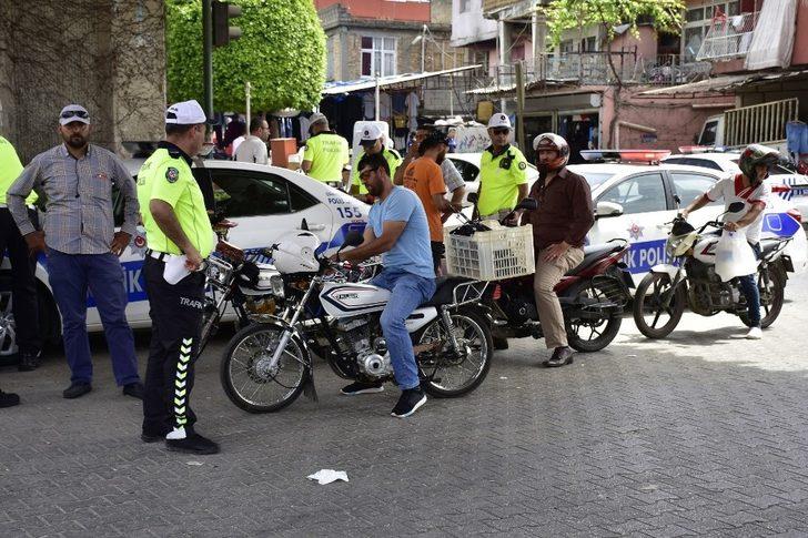 Adana’da motosiklet sürücülerine 24 bin lira para cezası