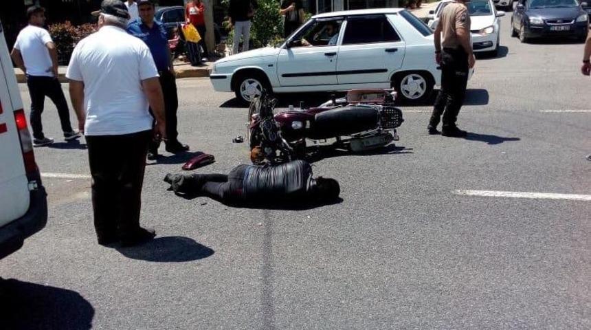 Motosiklet ile kamyonet &ccedil;arpıştı: 1 yaralı