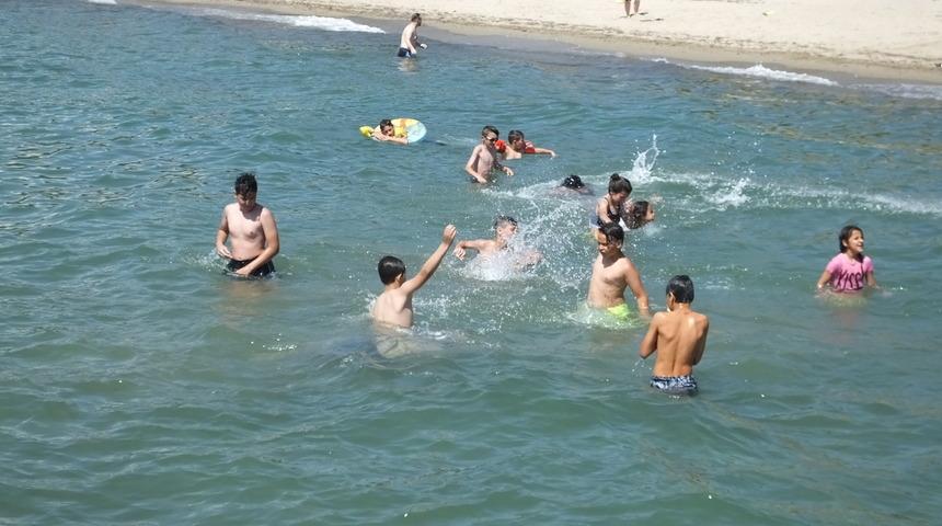 Edremit K&ouml;rfezi'nde sıcaklıklar arttı, deniz sezonu a&ccedil;ıldı