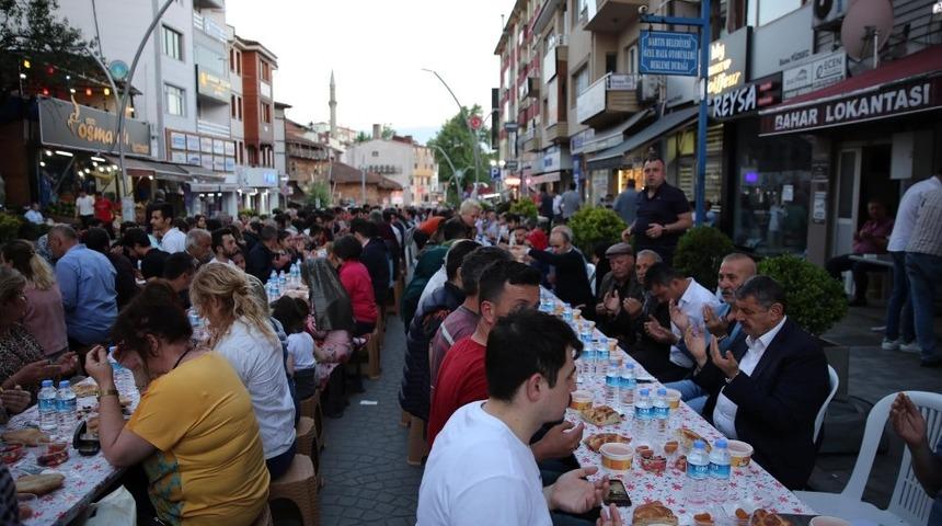 Başkan Akın esnafların iftar davetine katıldı