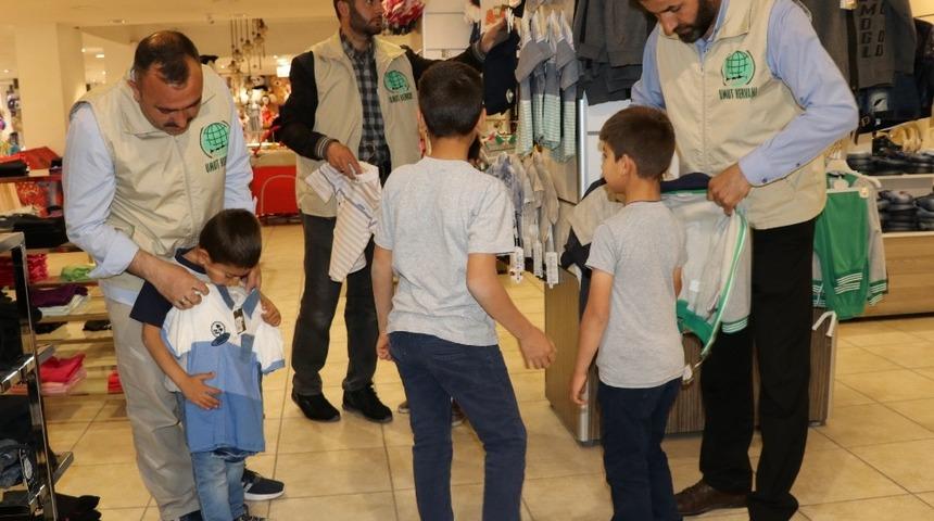 Umut Kervanı&rsquo;ndan yetim &ccedil;ocuklara giyim yardımı