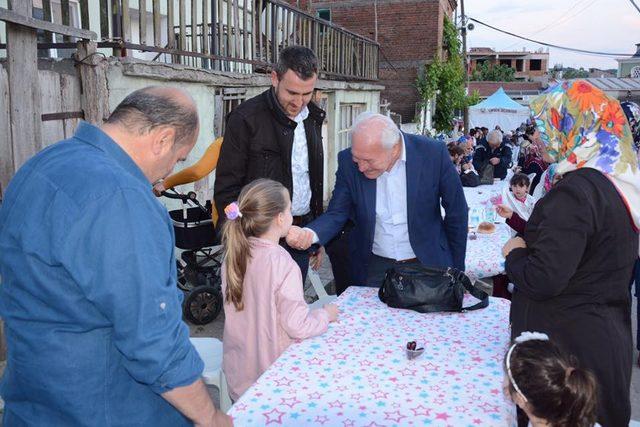 Lapseki’de iftarlar devam ediyor