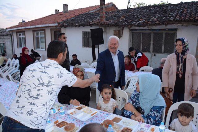 Lapseki’de iftarlar devam ediyor