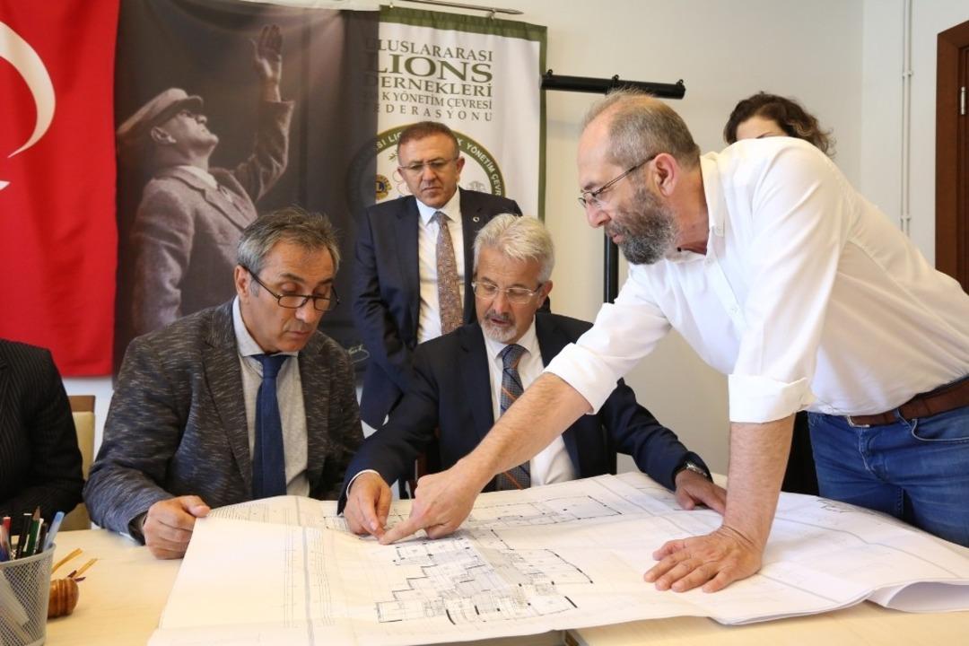 Turgay Erdem a&ccedil;ılışa hazırlanan projeleri inceledi