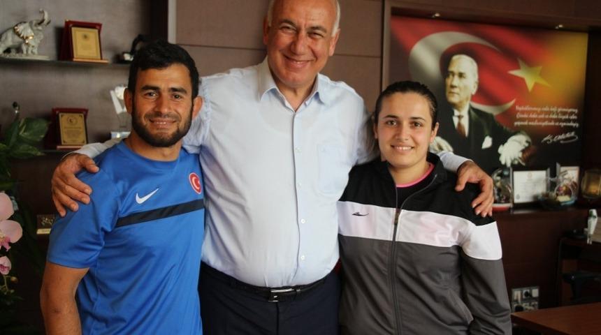 S&ouml;ke&rsquo;nin işitme engelli şampiyon sporcusundan Başkan Tuncel&rsquo;e ziyaret